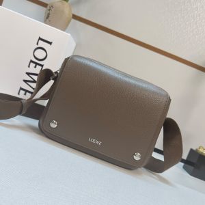 Loewe Medium Pebble Messenger Bag In Supple Grained Calfskin Tundra