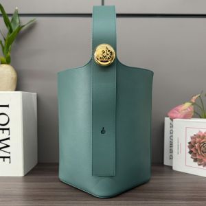 Loewe Medium Pebble Bucket Bag In Smooth Calfskin Vetiver Green