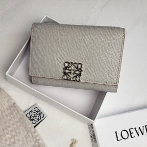 Loewe Anagram Trifold Wallet In Pebble Grain Calfskin Grey